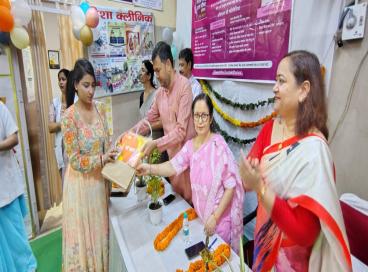 SNSPA Nayi Pehal kit distribution by Pramod Gupta Counselor, Yamuna Vihar, North East District